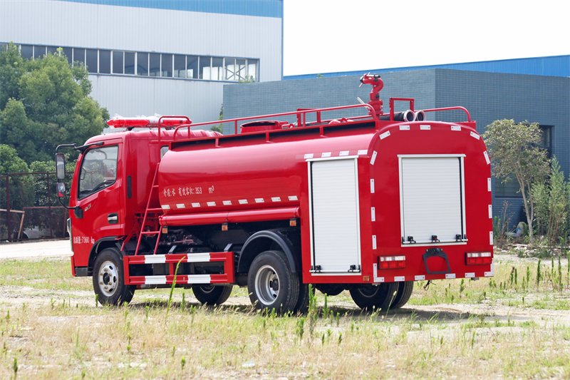 勾臂式垃圾车出车前检查：勾臂、锁紧、液压支腿与滚轮状态判定